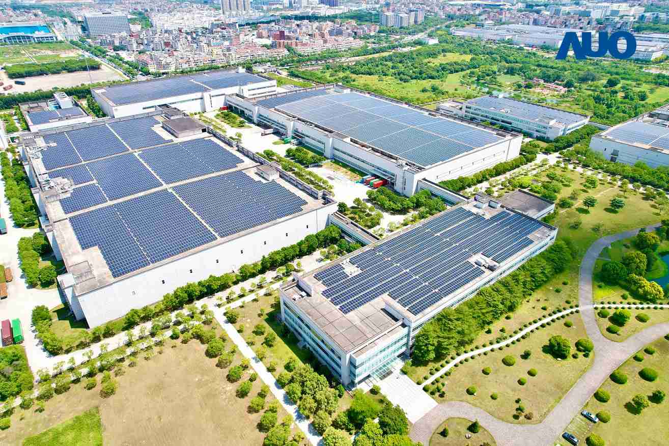 菠菜论坛厦门推动智能制造同时，，，透过绿电创能纵深推进绿色转型，，，厂区全屋顶铺设太阳能光伏板，，每年太阳能发电 2,600多万度